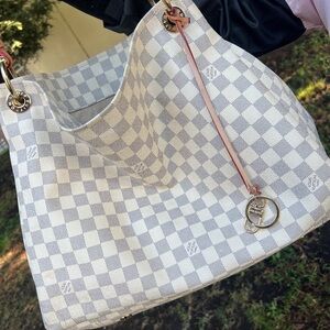 Elegant White and Gray Checkered Shoulder Bag